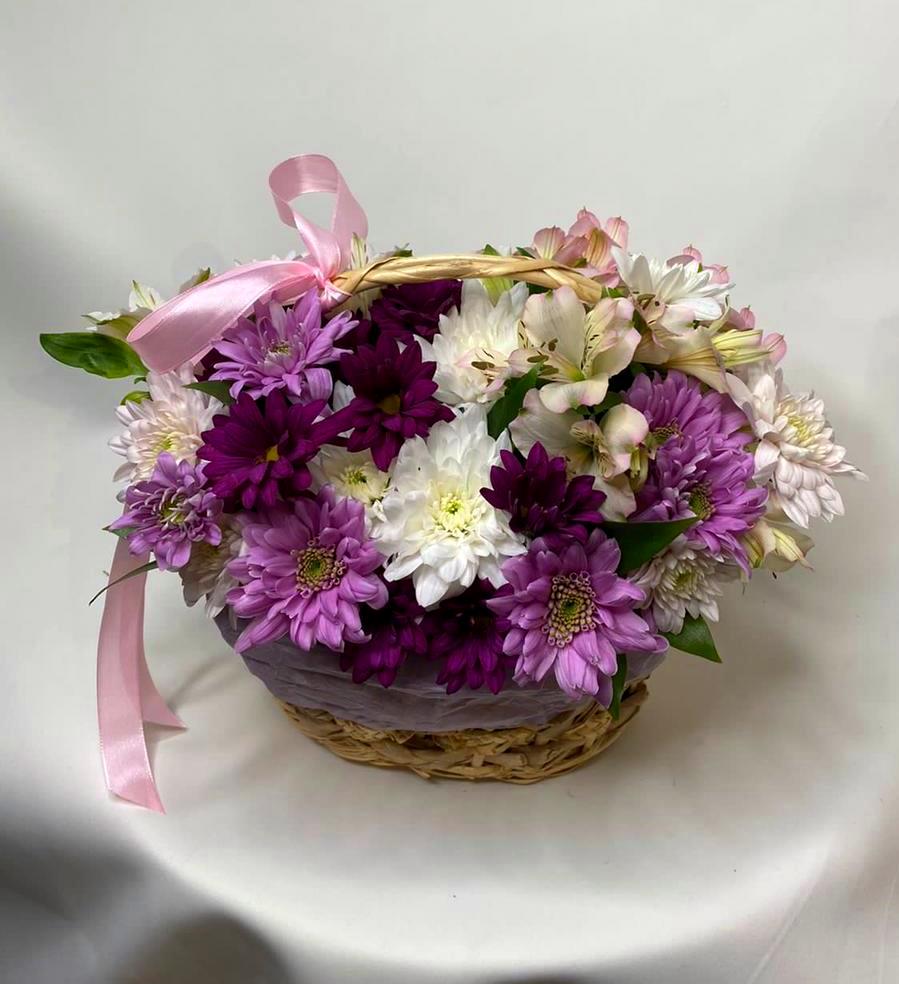 Цветочная композиция из Хризантемы и Альстромерии в корзине в Нижнее Хорошово