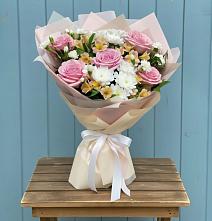 Букет цветов из:  Гвоздики, Орхидеи и Розы в Нижнее Хорошово