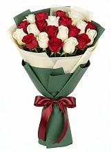 Букет Микс из красных и белых роз в Нижнее Хорошово