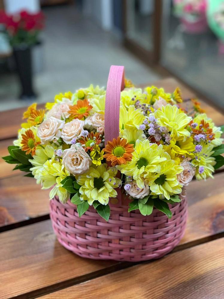 Цветочная композиция из Хризантемы и Розы в корзине в Нижнее Хорошово