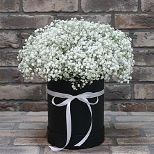 Цветочная композиция из Гипсофила в шляпной коробке в Нижнее Хорошово