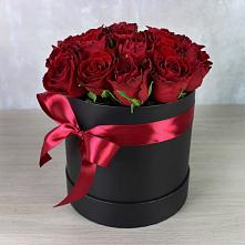 Цветочная композиция из Розы в шляпной коробке в Нижнее Хорошово