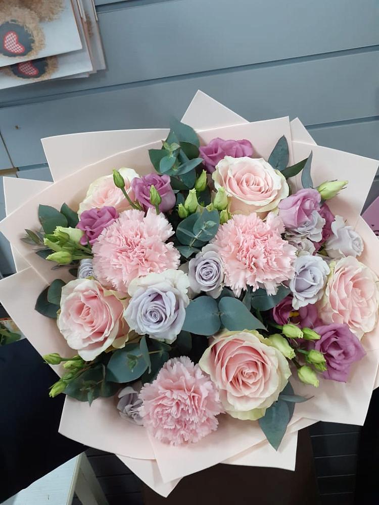 Букет цветов из: Розы, Гвоздики и Лизиантусы в Нижнее Хорошово