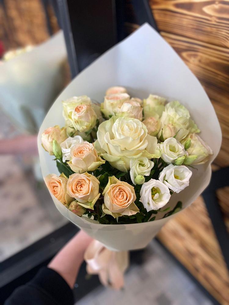 Букет цветов из: Розы и Лизиантусы в Нижнее Хорошово